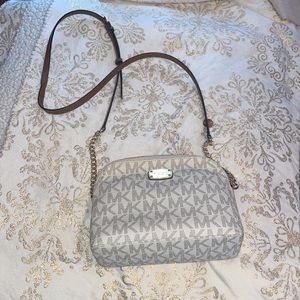 Michael kors cross body